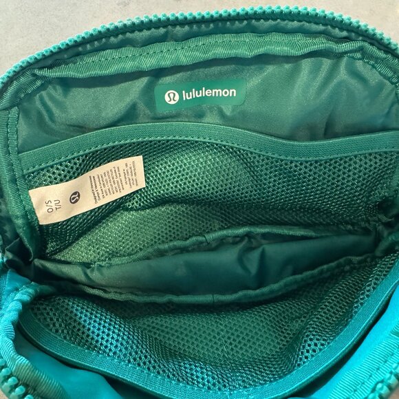 NWT Lululemon Everywhere Belt Bag 1L Green - Picture 7 of 12